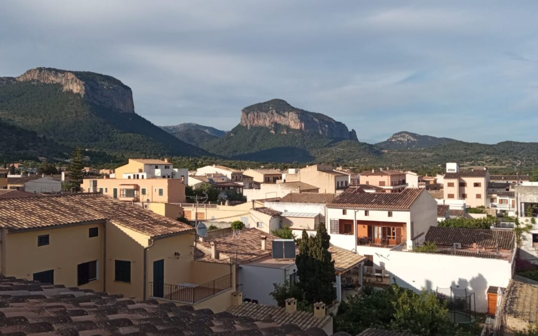 CASA ADOSADA DE 250m2 EN BONITO PUEBLO DE ALARO