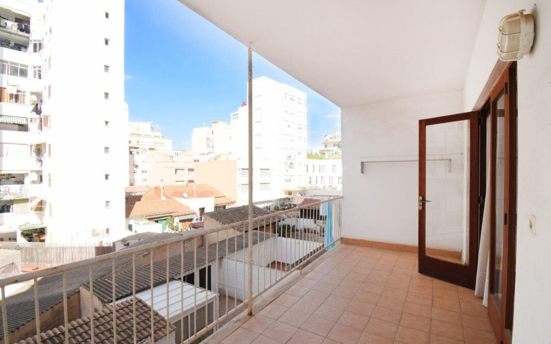 AMPLIO PISO DE 4 HABITACIONES MUY CERCA DEL PASEO MALLORCA