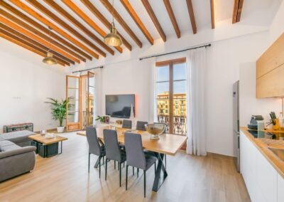 EN ALQUILER EXCEPCIONAL ATICO DE 3 HABITACIONES EN PLAZA MAYOR – PALMA