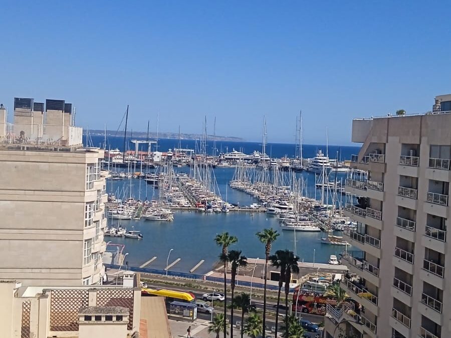 EN ALQUILER ESPECTACULAR PISO CON IMPRESIONANTES VISTAS AL PASEO MARITIMO / CATEDRAL- PALMA