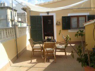 EN ALQUILER PRIMER PISO CON ENCANTO MALLORQUIN Y TERRAZA PRIVADA EN SANTA CATALINA